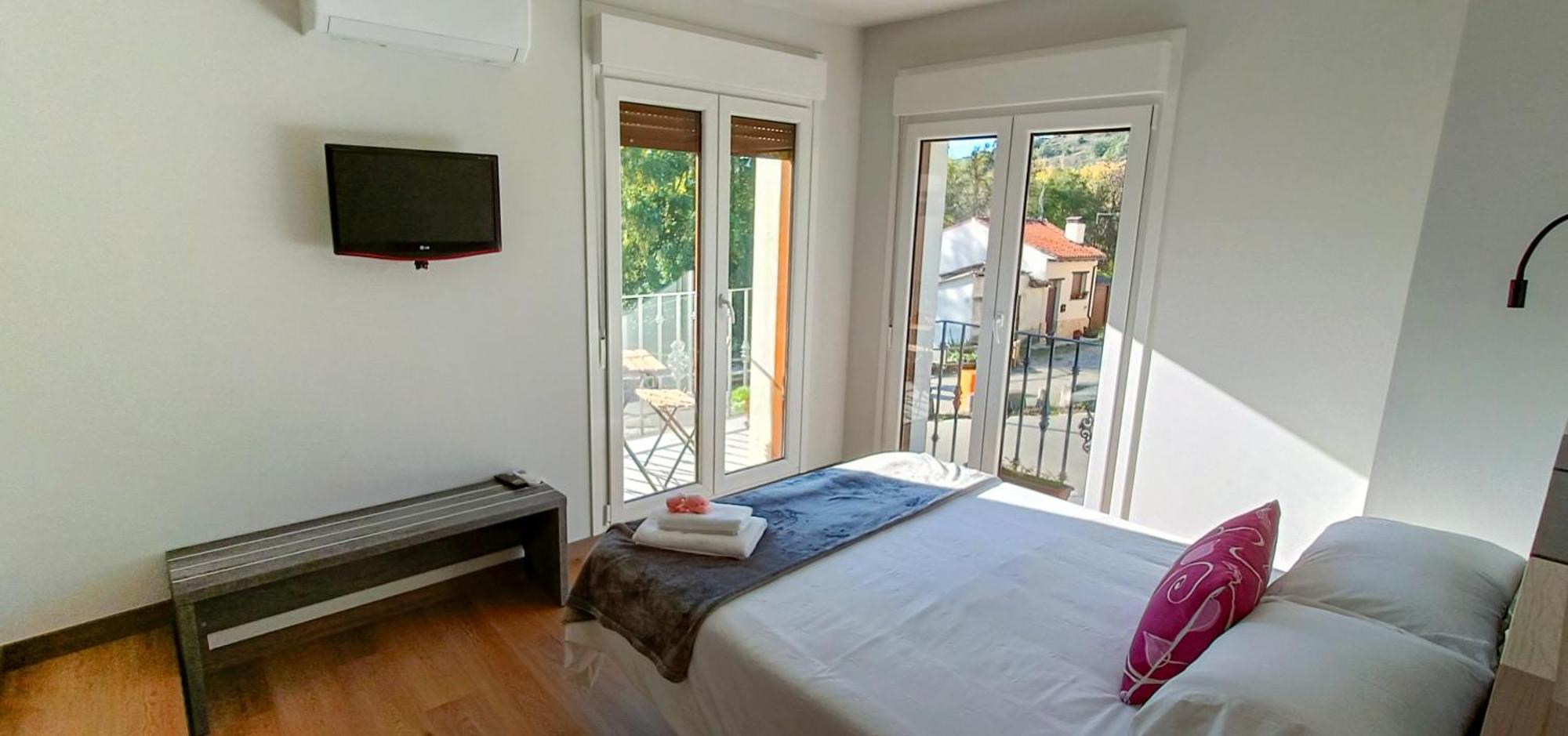 Apartamentos El Puente Covarrubias Exteriör bild