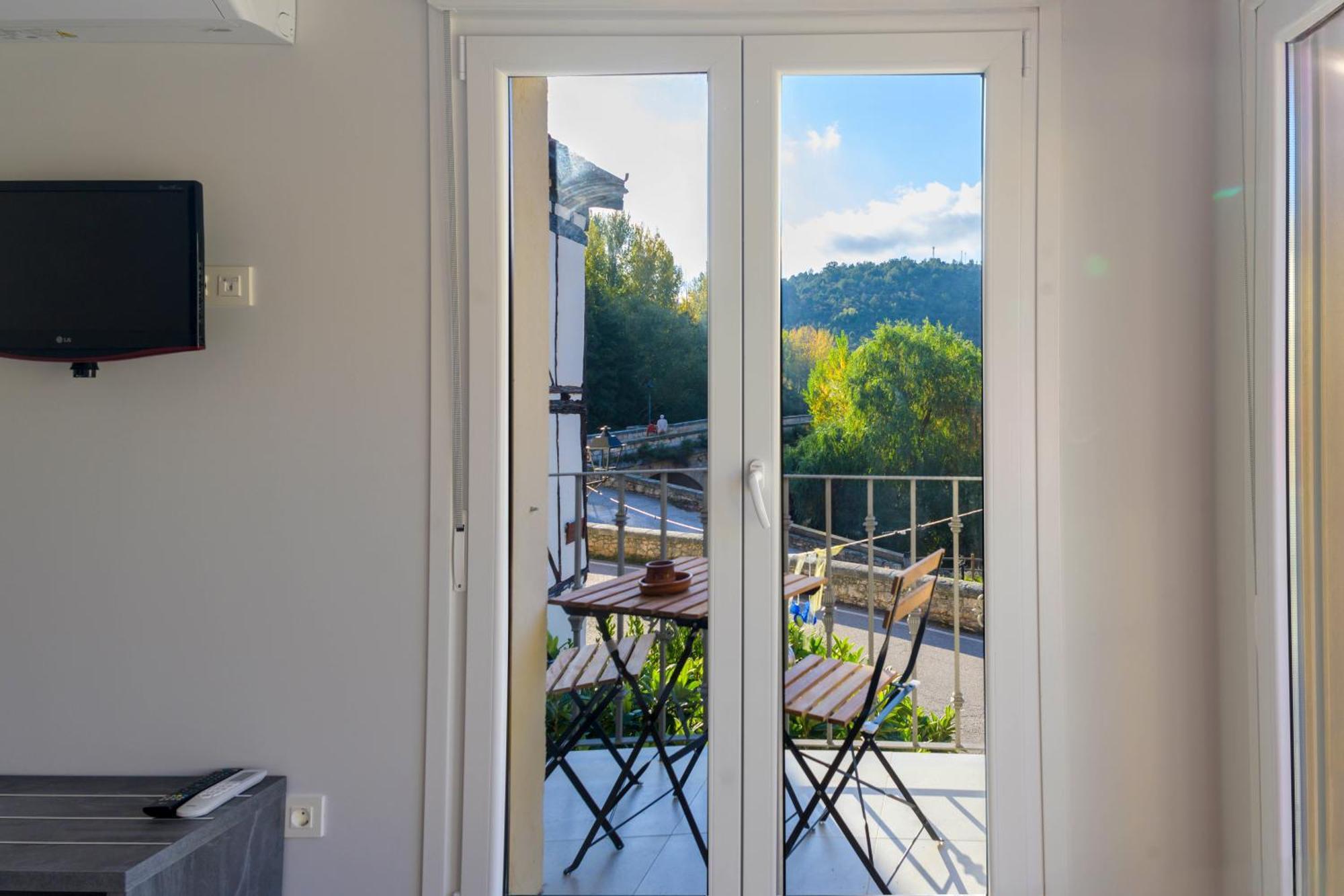 Apartamentos El Puente Covarrubias Exteriör bild