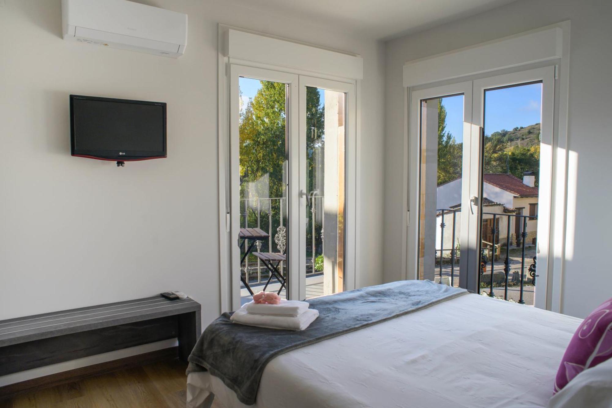 Apartamentos El Puente Covarrubias Exteriör bild